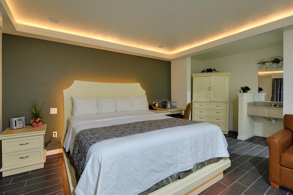 Romantic Inn & Suites دالاس الغرفة الصورة