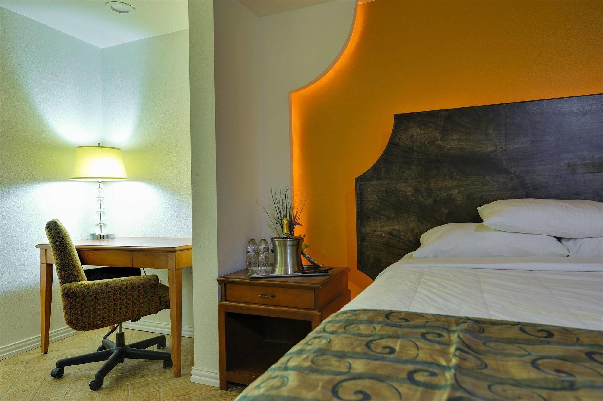 Romantic Inn & Suites دالاس المظهر الخارجي الصورة