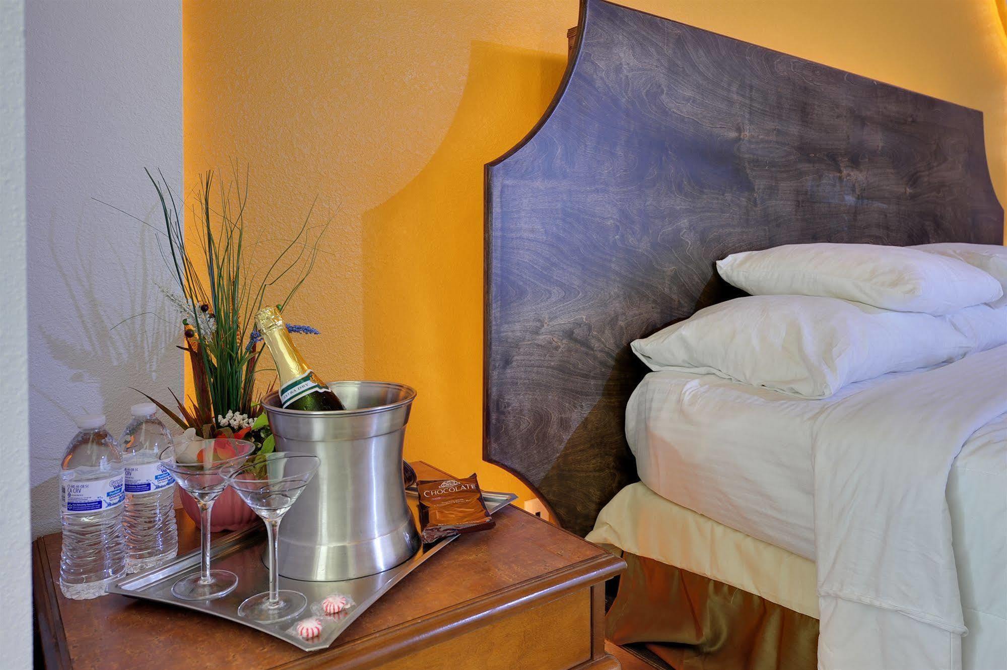 Romantic Inn & Suites دالاس المظهر الخارجي الصورة