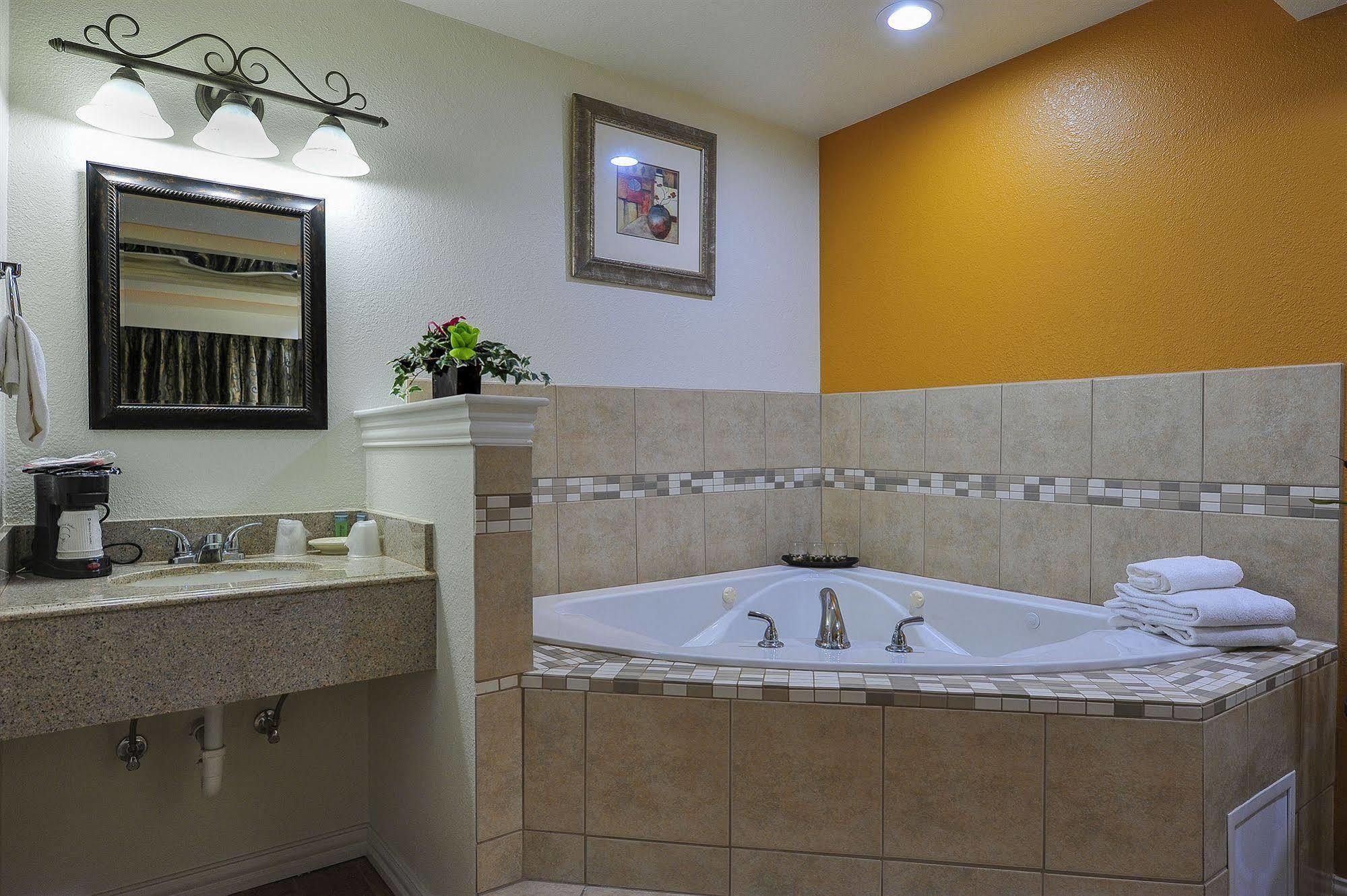 Romantic Inn & Suites دالاس المظهر الخارجي الصورة